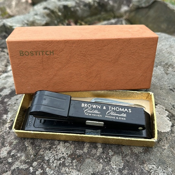 Bostich Stapler Brown & Thomas Cadillac New Haven CT & Boxes of Staples Vintage - Picture 6 of 6